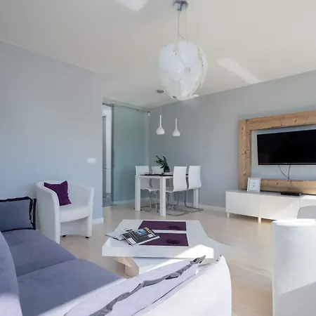 Stylish In Downtown By Renters * وارسو
